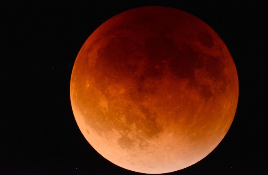 blood moon total lunar eclipse in Pakistan today