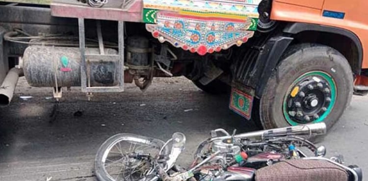 Motorcyclist Killed as Dumper Hits Bike Near Malir Cantt, Karachi
